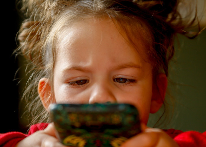 Bahaya Gadget bagi Anak, Pastikan Orangtua Selalu Mengawasi!