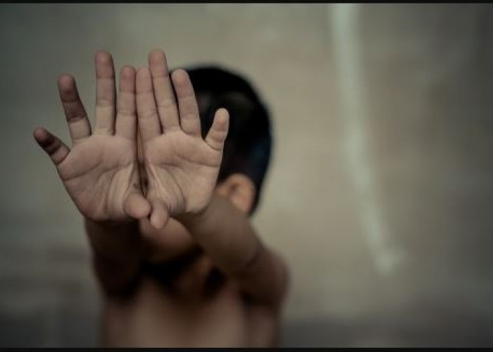 Kesal Gegara Berisik, Pria Aniaya Balita Hingga Robek Lidah & Mata Dicolok Menggunakan Tang di Hotel Karawang