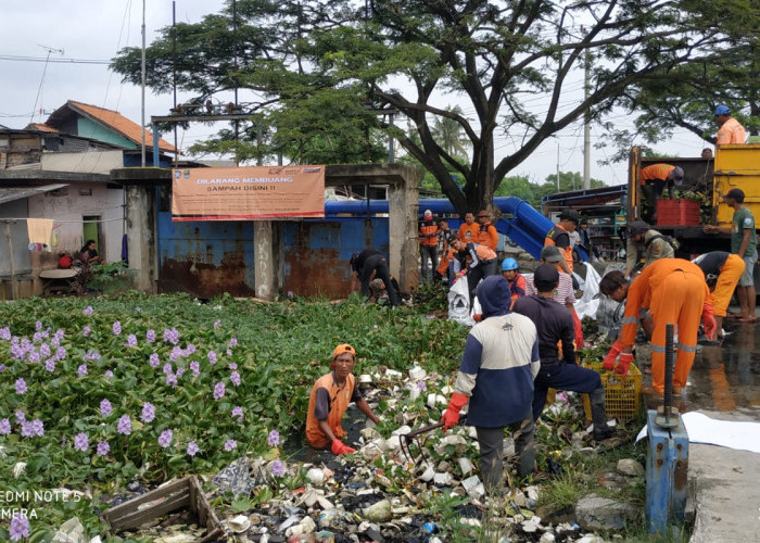 Retina Indonesia Gelar Aksi Gerakan Kali Bersih Anak Kali Cilemahabang Bekasi