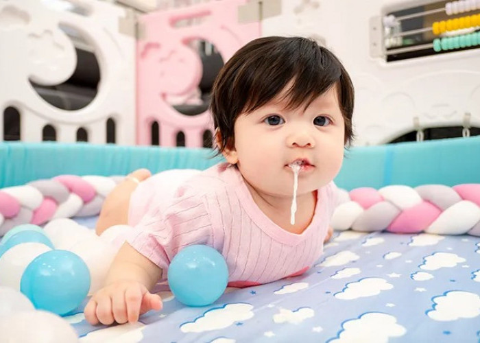 Baik untuk Otot, Ini Manfaat Tummy Time Bagi Bayi Moms!