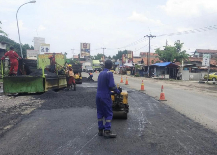 Dedi Mulyadi Soroti Jalan Rusak di Karawang Timur, JTT Janjikan Perbaikan