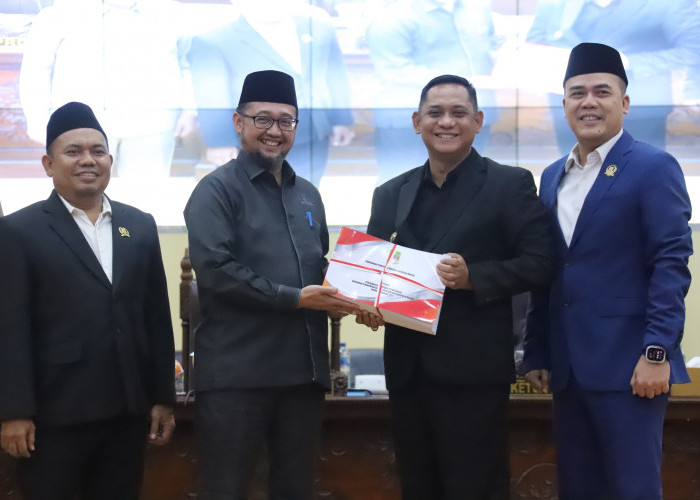 Kinerja APBD Bekasi 2025 Dipertanggungjawabkan, Plt Bupati Asep : Defisit Tertutup, SIPLA Rp 411 Miliar 