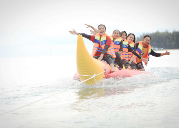 Kecelakaan saat Bermain Banana Boat di Pantai? Inilah Pertolongan Pertama yang Perlu Kamu Lakukan