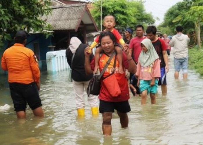 Banjir di Desa Karangligar Mulai Surut, Warga yang Mengungsi Mulai Kembali Kerumah