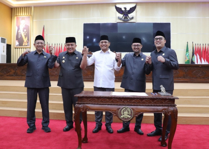 DPRD Kabupaten Bekasi Tetapkan Ade Kuswara Kunang dan Asep Surya Atmaja Jadi Bupati-Wabup Terpilih 2025-2030