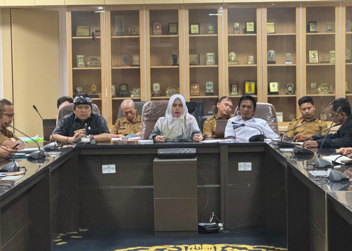 DPRD Karawang Inventarisasi Usulan Retribusi, Raperda PDRD Ditargetkan Final