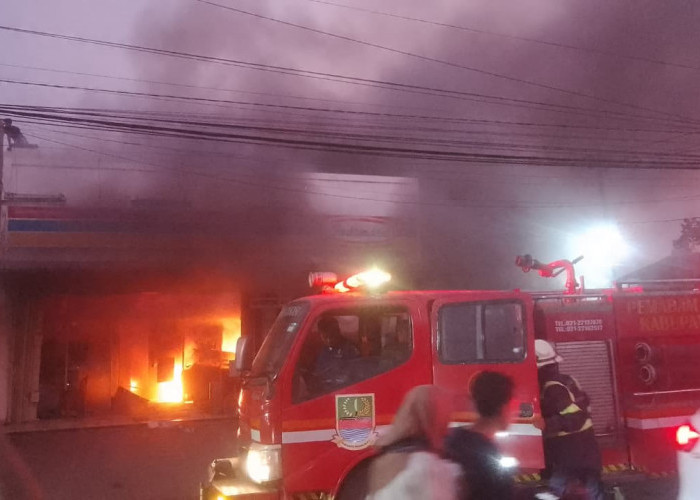 Indomaret di Serang Baru Bekasi Terbakar, Api Diduga Berawal dari Gudang
