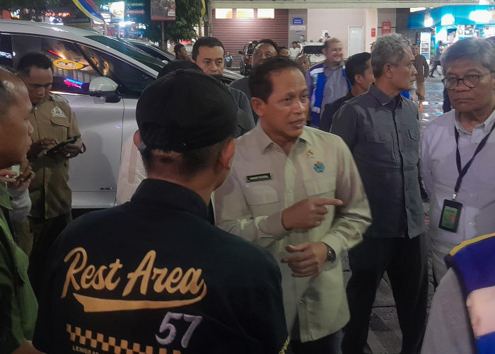 Pastikan Liburan Nataru Minim Sampah, Menteri LH Kunjungi Rest Area KM 57 Tol Cikampek 