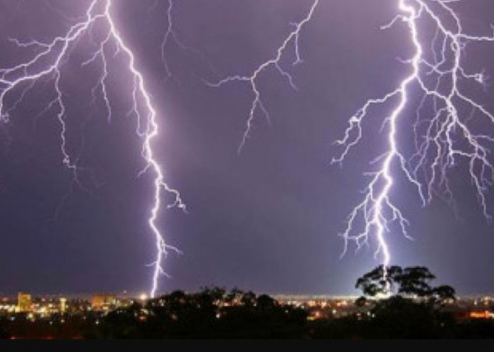 Bandung Waspada Cuaca Ekstrem, Hujan Deras dan Badai Petir Mengintai Seharian