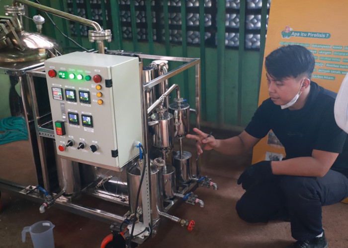 Pupuk Kujang Ubah Sampah Plastik jadi Bahan Bakar Alternatif