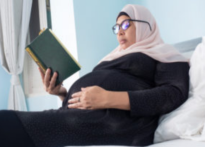 5 Manfaat Membaca Al Quran Saat Ramadhan Terutama Bagi Ibu Hamil