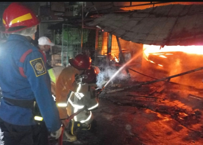 Kebakaran Tiga Ruko di Cikunir, Kerugian Diperkirakan Capai Rp 800 Juta