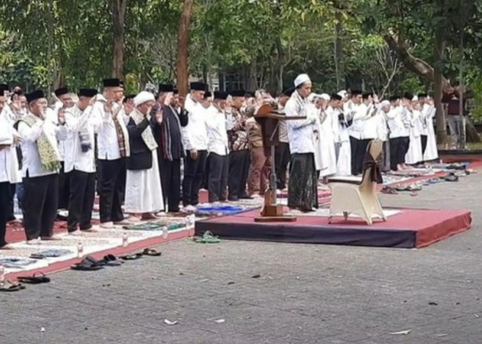 Ribuan Warga Purwakarta Gelar Salat Istisqa di Tengah Kekeringan Panjang