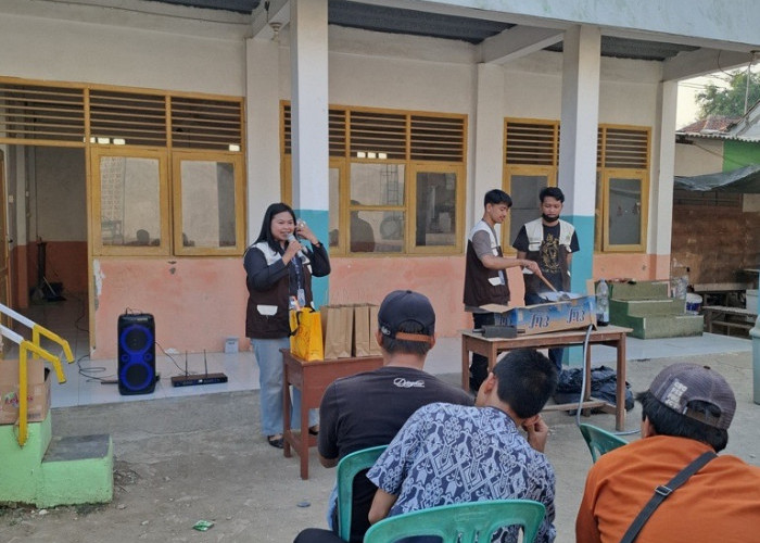 Mengubah Sampah Menjadi Aset: Inovasi Paving Block dari KKN UBP Karawang