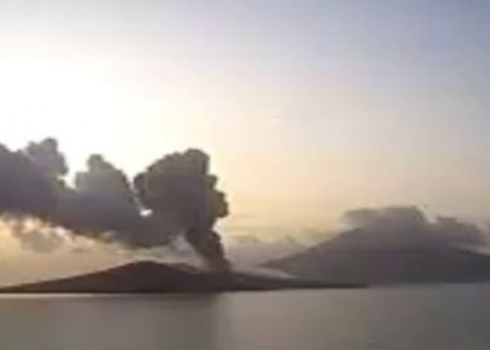 Erupsi Lagi, Gunung Anak Krakatau Lontarkan Abu Hingga 1.000 Meter Kamis Pagi Ini