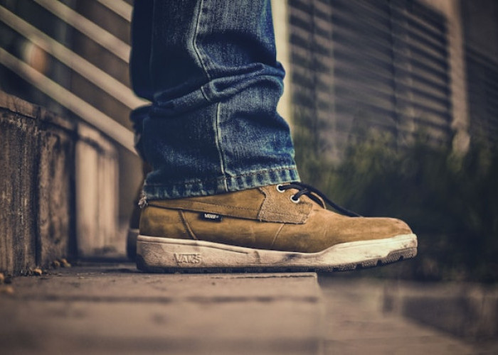 Musim Hujan, Perhatikan Tips Hindari Sepatu Bau agar Tidak Mengganggu Penampilan
