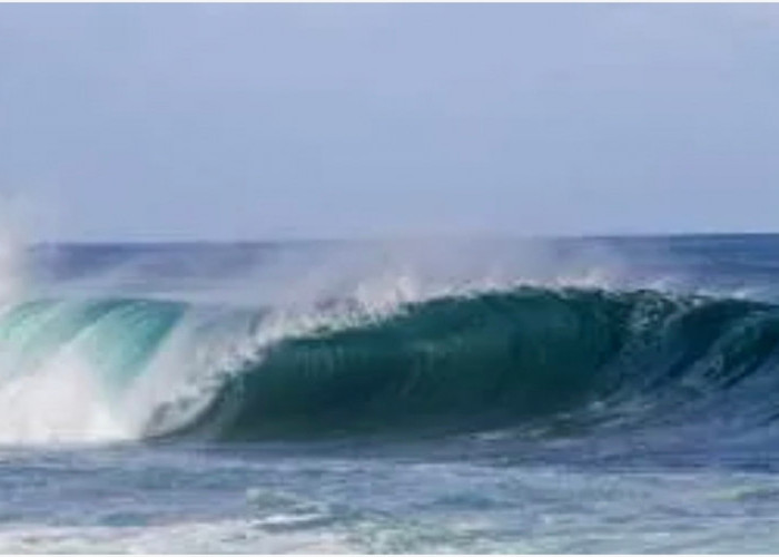 BMKG Peringatkan Gelombang Tinggi 2,5–4 Meter di Perairan Jawa Barat