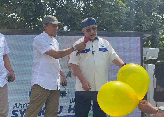 Pasangan ASIH Ajak Warga Bandung Nobar Film Habibie Ainun di Mobil Pab Koling