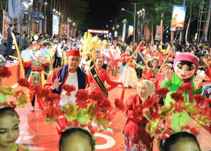 Pesona Bekasi Keren Ramaikan Perayaan Karnaval Pawai Budaya Rakernas XVI Apeksi 2023