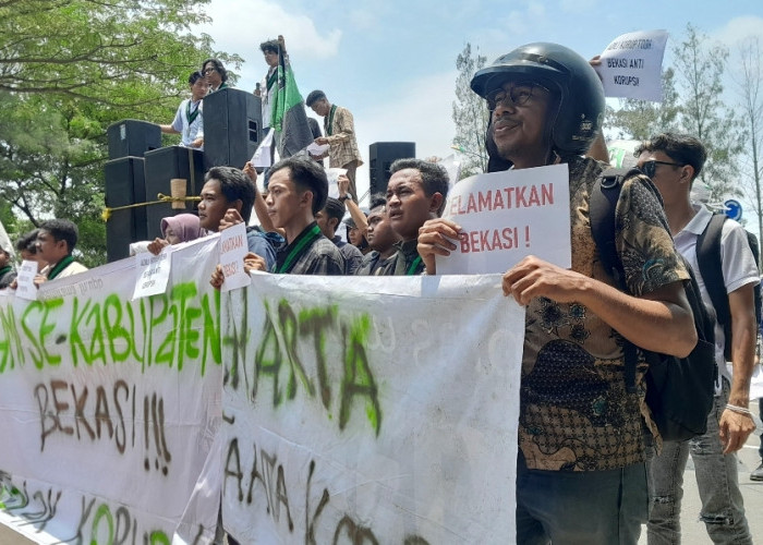 Dianggap Darurat Korupsi, HMI Demo DPRD Kabupaten Bekasi 