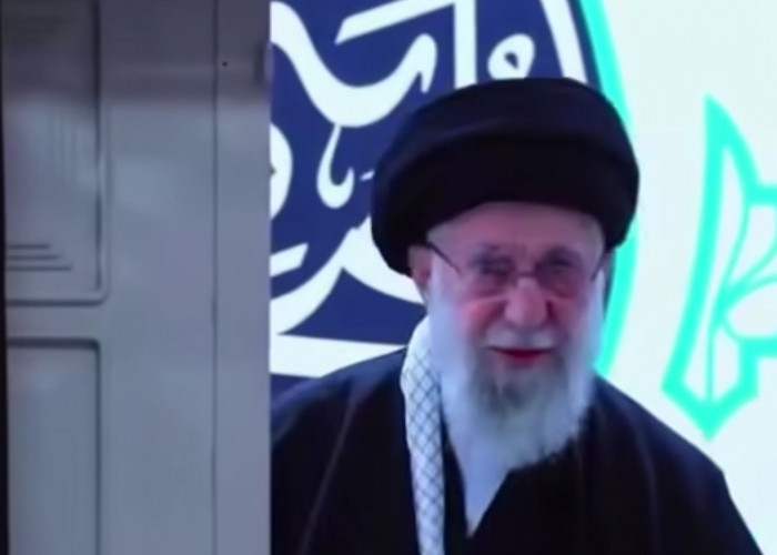 Loyal pada Rakyat, Ali Khamenei Tolak Evakuasi Meski Risiko Serangan Meningkat