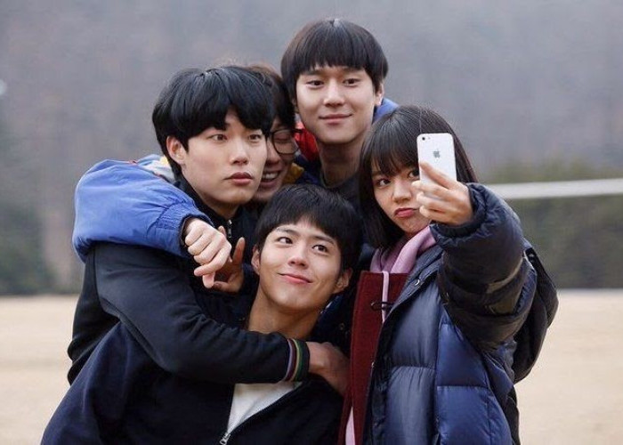 Tetangga, Sahabat dan Keluarga. 6 Pelajaran Hidup yang Bisa Kamu Temui Setelah Nonton Reply 1988