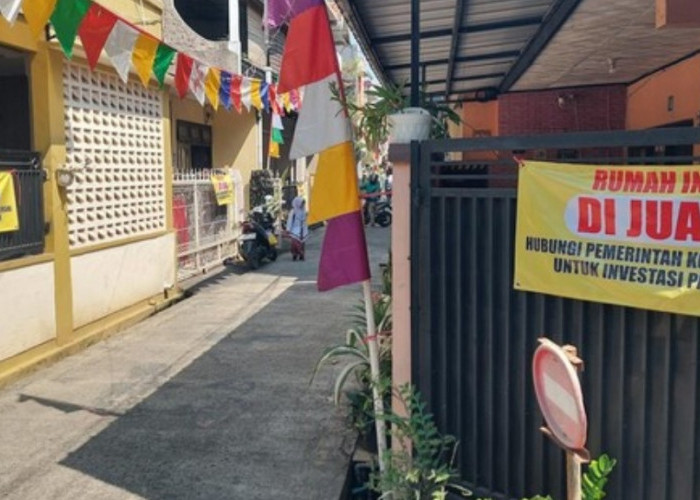 Warga Cimahi Pasang Plang “Rumah Dijual” sebagai Bentuk Protes terhadap Pabrik Cokelat