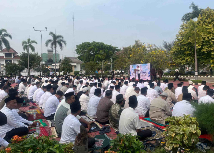 Pemkab Karawang Gelar Salat Istisqa dan Distribusikan 1,5 Juta Liter Air Bersih Hadapi Kekeringan