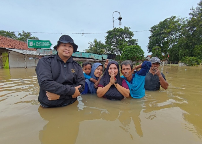 Banjir Rendam Tanjungsari, Ratusan KK Terdampak, Destana Salurkan Sembako