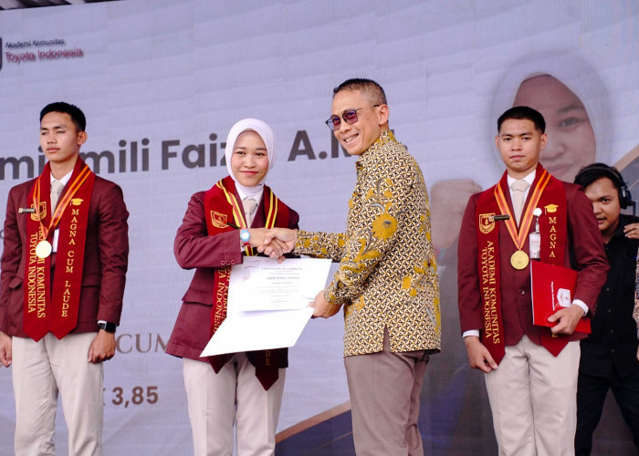 Cetak SDM Berkualitas, AKTI Wisuda 76 Lulusan Vokasi Toyota Indonesia Perkuat Sinergi Pendidikan dan Otomotif 