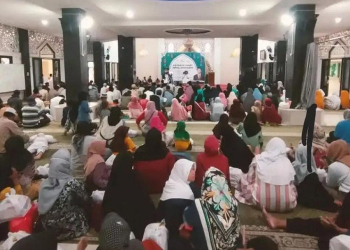 Nuzulul Quran, RSUD Karawang Salurkan Zakat dan Infaq ke Anak Yatim Piatu