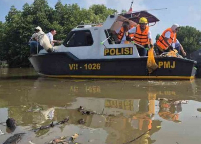 Mantap Nih, Menteri LH Pimpin Aksi Bersih Hutan Bakau di Muaragembong