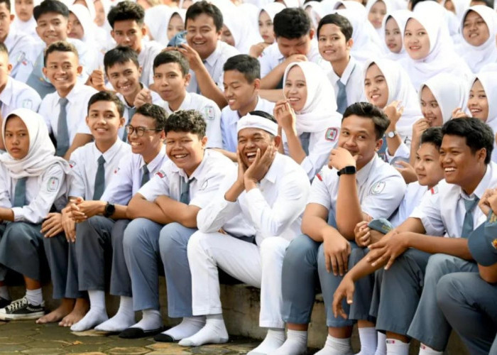 Pemprov Jabar Biayai Sekolah 80 Ribu Siswa yang Tidak Tertampung di Negeri