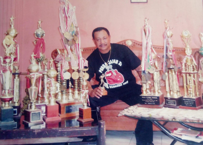 Melihat Kehebatan Yosep Souisa Pelatih Cabor Tinju Karawang: Miliki Seabrek Prestasi, Pernah Berlatih di Eropa