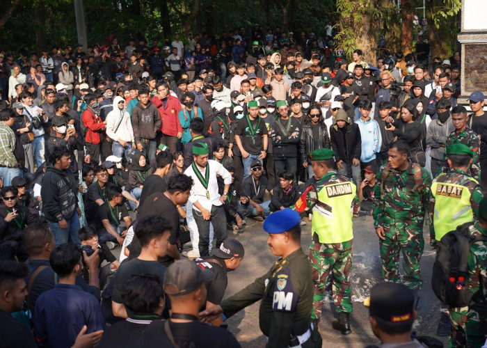 Hujan Tututan DPRD Purwakarta Memanas, Ini Ultimatum Mahasiswa