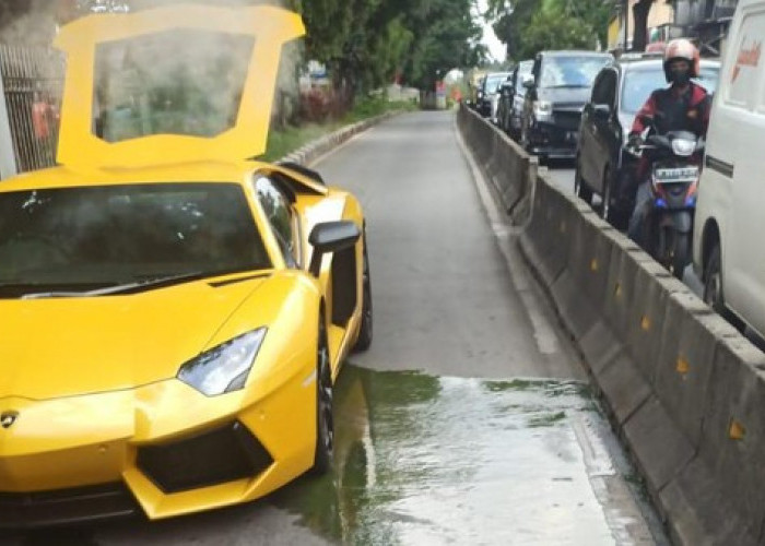  Lamborghini Aventador Mogok di Lajur Busway, Ditilang Polisi