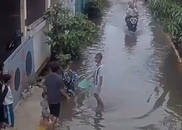 Seorang Ayah di Cibitung Lempar Anak, Terekam CCTV dan Diamankan Polisi