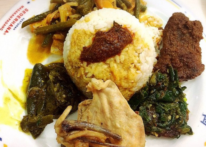 Laper Pengen Makan Nasi Padang? Coba Rekomendasi Deket Lippo Karawang Ini Enak dan Ramah Dikantong 