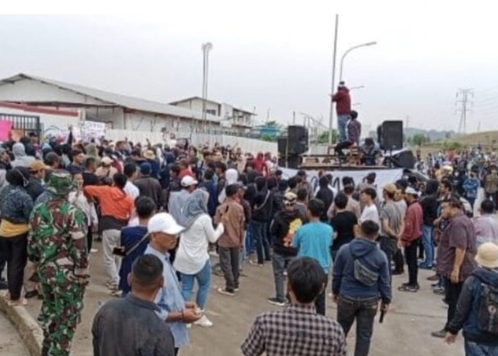 Ratusan Warga Menggeruduk PT. Frisian Flag Industri di Cikarang, Ada Apa?