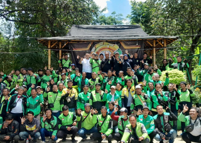 Ratusan Ojol Deklarasikan O2 Indonesia di Bekasi