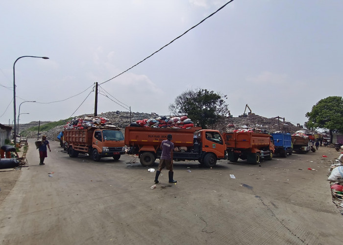 Selama Masa Libur Lebaran, Tumpukan Sampah di Kabupaten Bekasi Capai 900 Ton, Masyarakat Ngeluh Bau tak Sedap