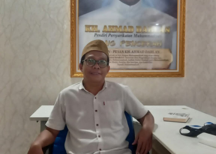 HITAM PUTIH KOPERASI MERAH PUTIH