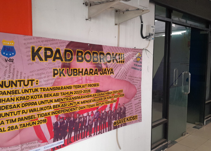 Tuntut Kejelasan Dana Hibah, Puluhan Mahasiswa Boikot Kantor KPAD Kota Bekasi