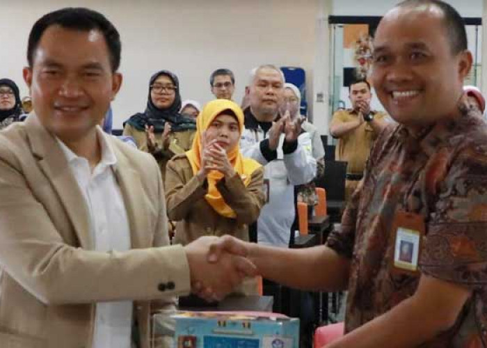 Disdik Jabar Sabet Penghargaan di Kegiatan TIK Talks