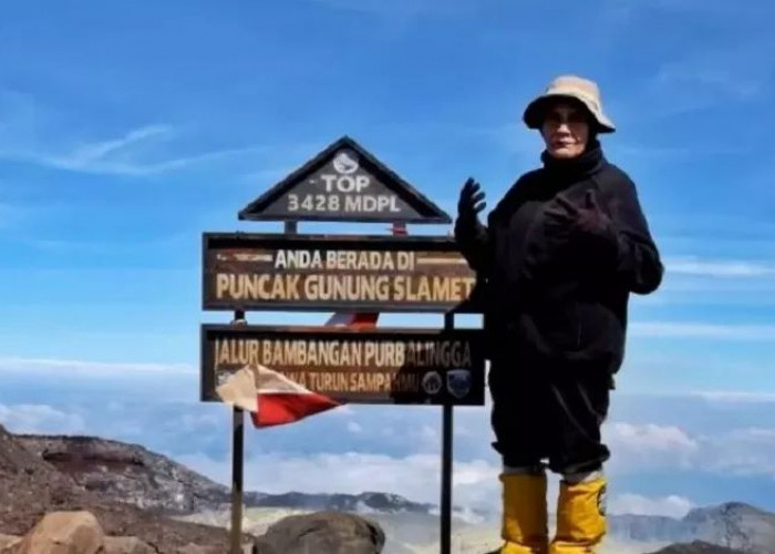 Nenek 70 Tahun Berhasil Taklukan Gunung Slamet, Mbah Yuni berhasil taklukan atap tertinggi Jawa Tengah