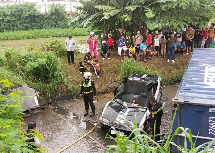 Detik-detik Kecelakaan Maut Truk Kontainer yang Menewaskan 3 Korban di Karawang Timur
