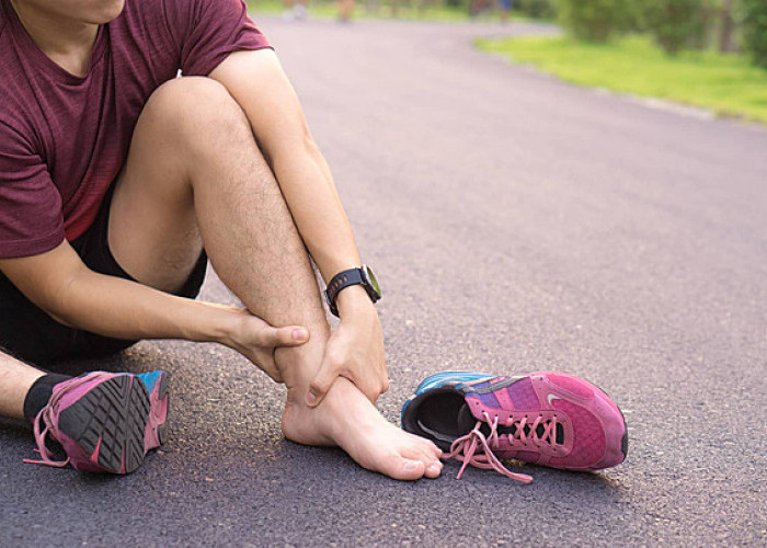 7 Tips Mengatasi Kaki Keseleo Tanpa Perlu Dipijat atau Dibawa Ke Dokter