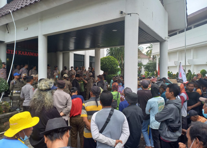 Peceklik Air, Ratusan Petani Geruduk Kantor Pemkab-DPRD Karawang