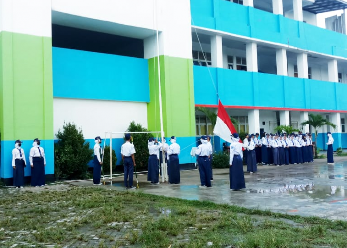 Puluhan Siswa Baru di SMP Negeri 05 Cikarang Selatan Terancam Belajar 'Lesehan'