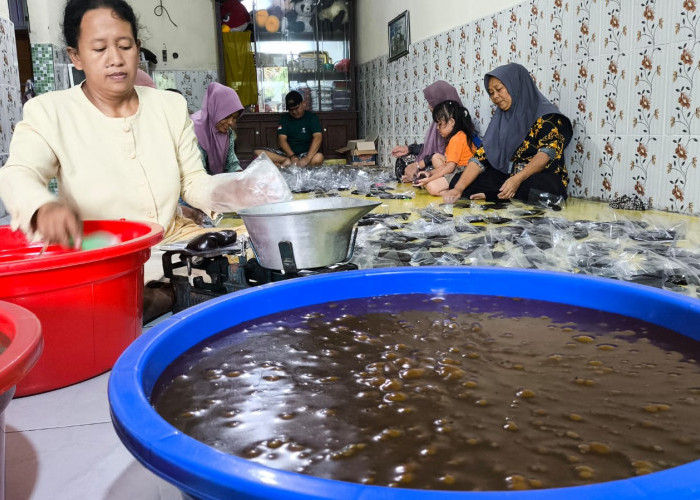 Dodol Mak Hj Dobleh di Cibitung Kebanjiran Pesanan Jelang Lebaran
